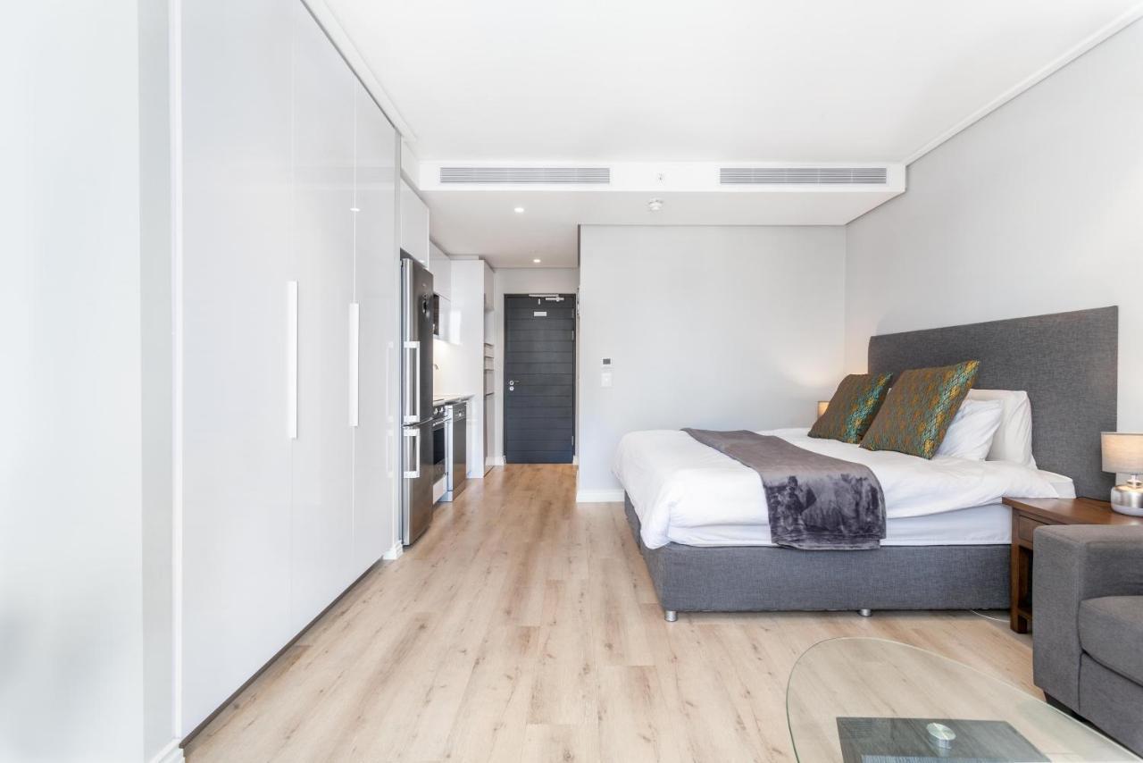 Luxurious 16 On Bree Studio Apartment - Harbour Views Кейптаун Екстериор снимка