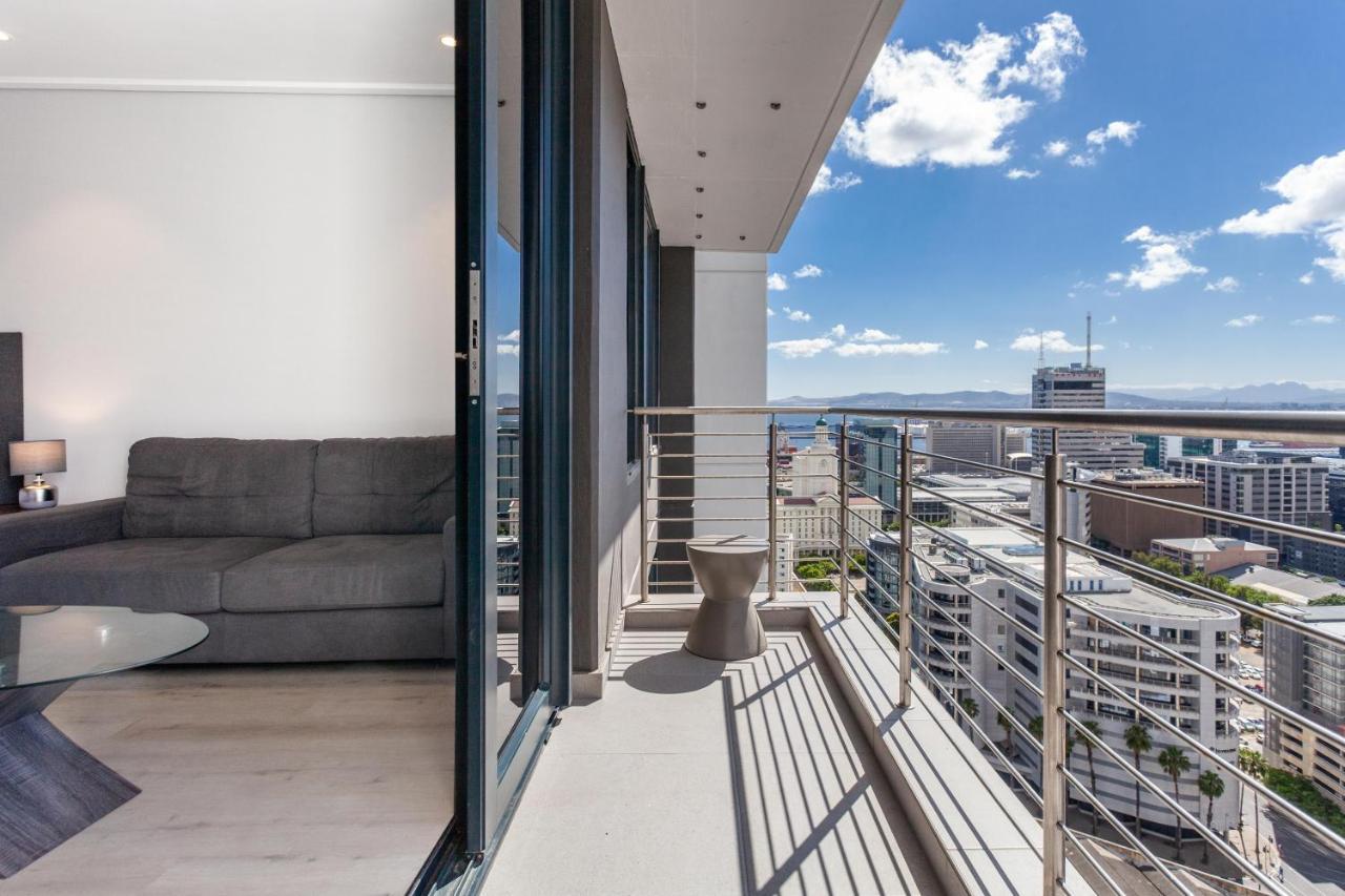 Luxurious 16 On Bree Studio Apartment - Harbour Views Кейптаун Екстериор снимка