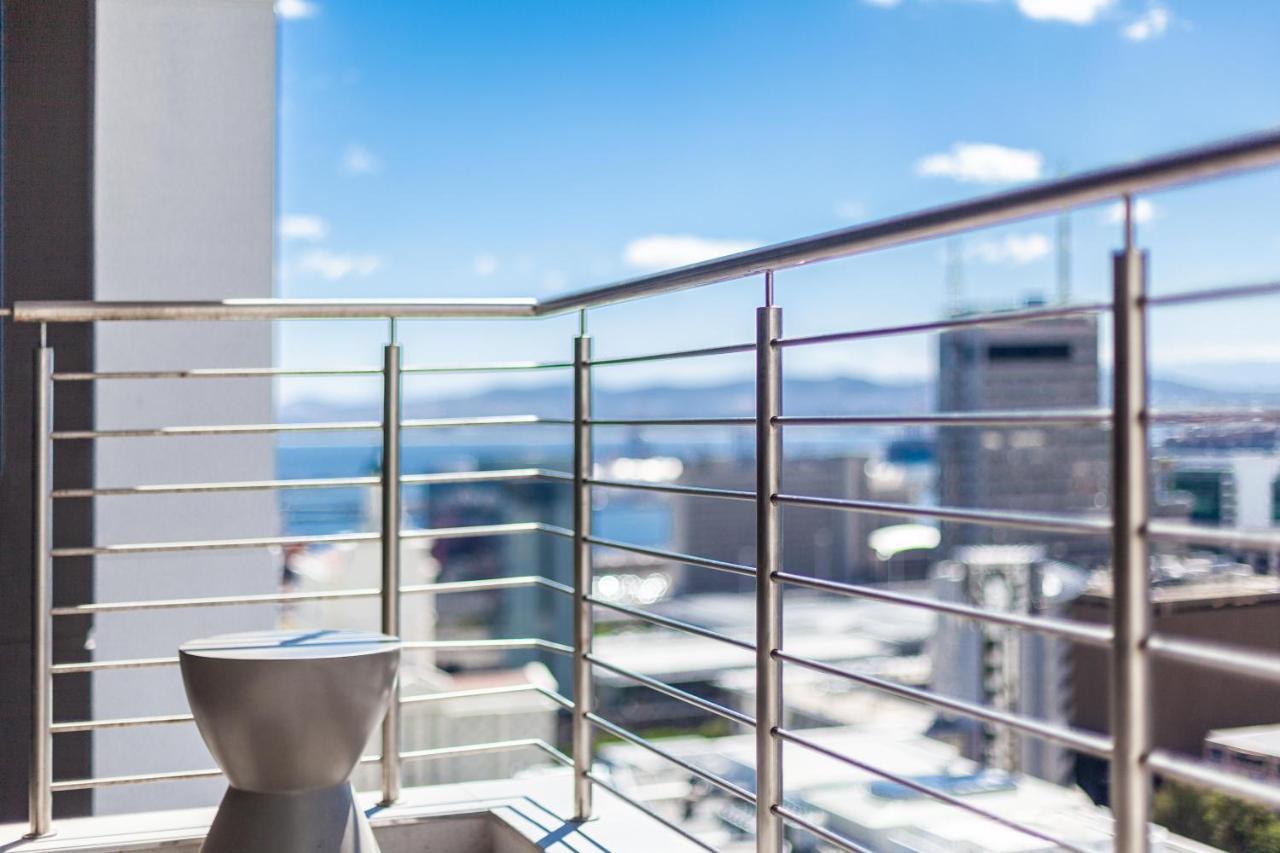 Luxurious 16 On Bree Studio Apartment - Harbour Views Кейптаун Екстериор снимка