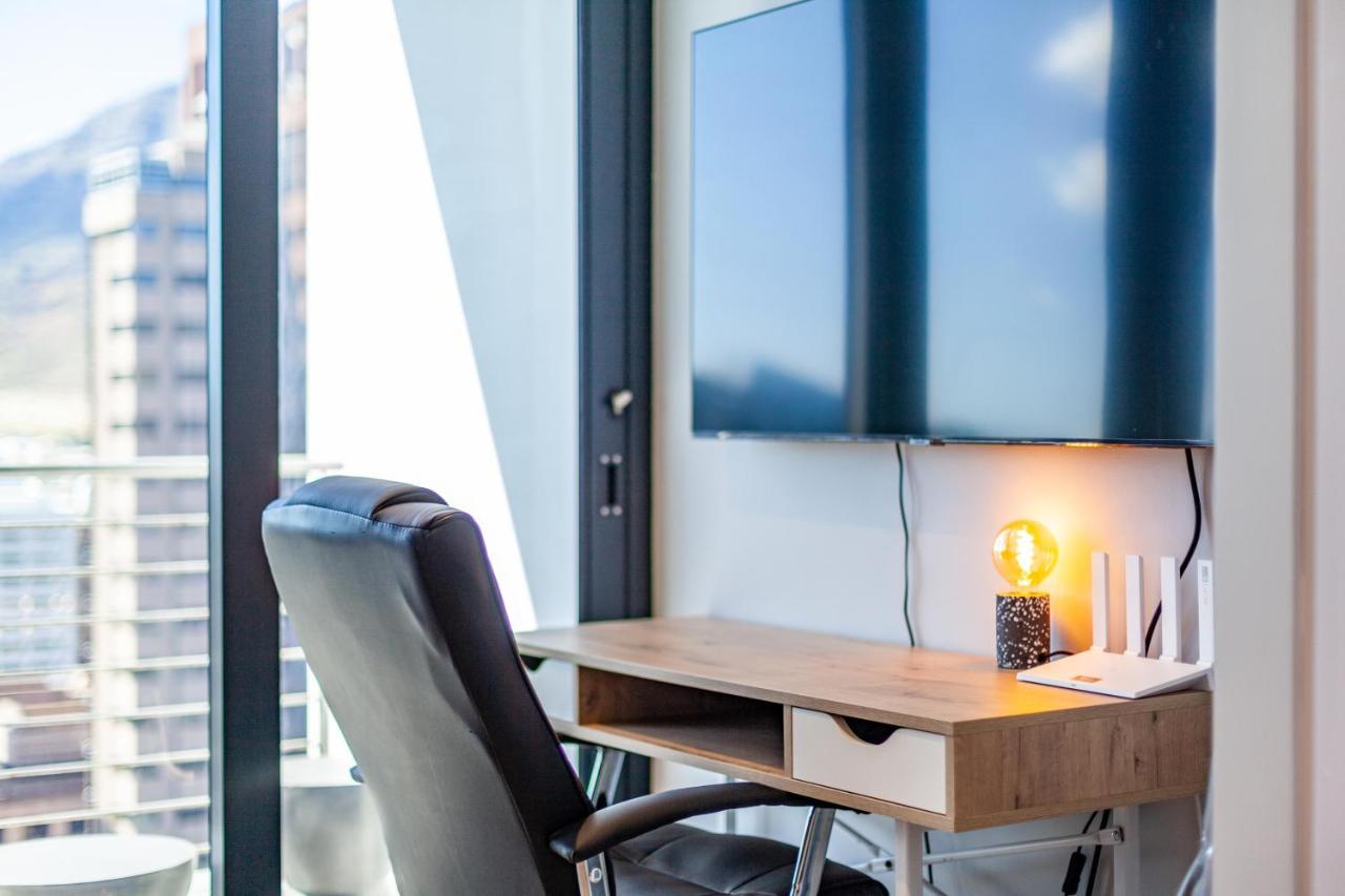 Luxurious 16 On Bree Studio Apartment - Harbour Views Кейптаун Екстериор снимка