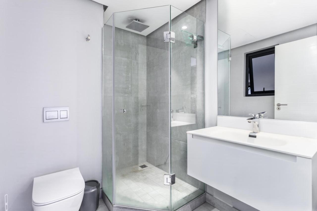 Luxurious 16 On Bree Studio Apartment - Harbour Views Кейптаун Екстериор снимка